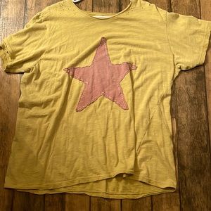 Magnolia Pearl worn once!!  Very cute mauve star on a vintage yellow Tshirt ⭐️🤩